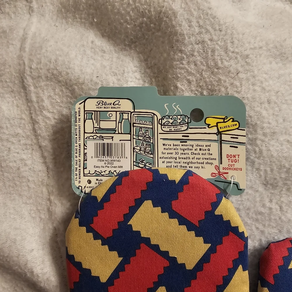 Blue Q Easy As Pie Is Such A Lie Baking Themed Oven Mitt
